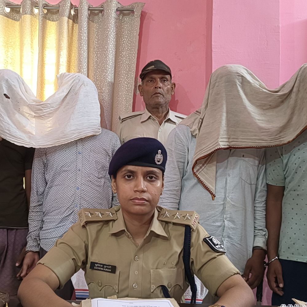 मोबाइल दुकान में चोरी करने वाले 4 गिरफ्तार:अंतर-जिला गिरोह के सभी हैं सदस्य, ताला तोड़कर कीमती सामान ले गए थे