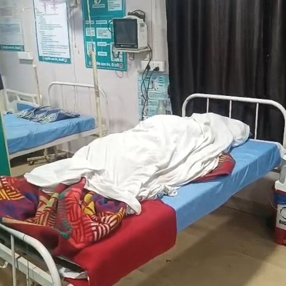 मंडला में एंबुलेंस नहीं मिलने से प्रेग्नेंट महिला की मौत:गर्भ में जुड़वा बच्चों ने तोड़ा दम; डॉक्टर बोले-सिकलसेल से पीड़ित थी