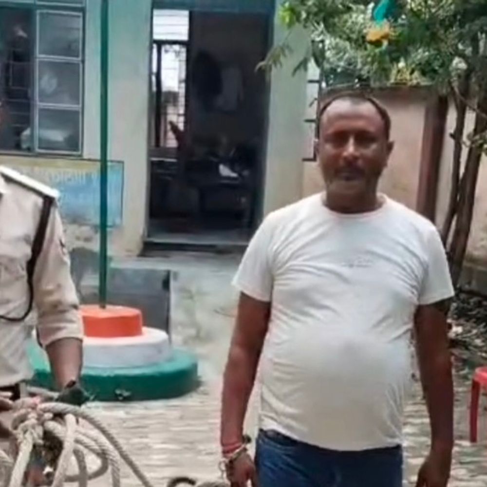 चोरी का मोटर खरीदने के आरोप में कबाड़ी दुकानदार गिरफ्तार:शेखपुरा में पकड़े गए दोनों चोरों के निशानदेही पर 2 बिजली मोटर बरामद