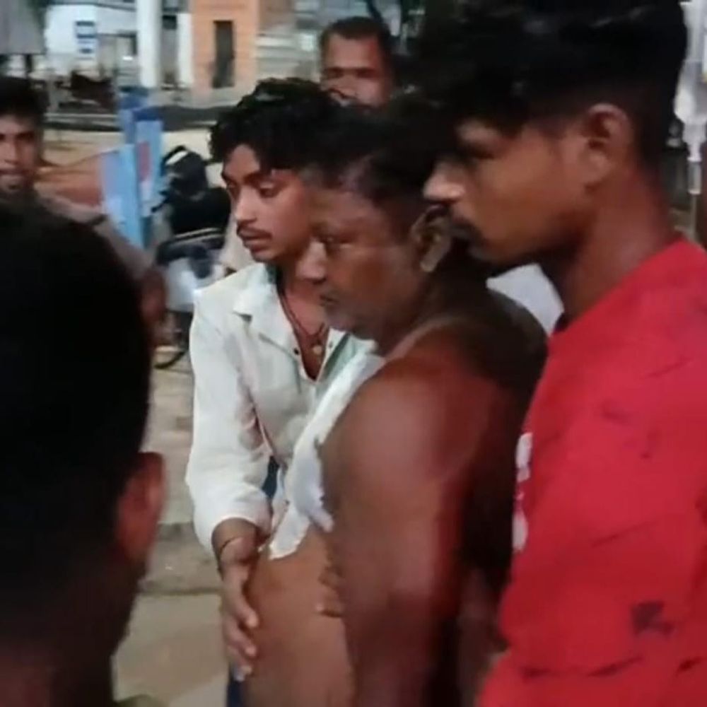 जमीन की पहरेदारी कर रहे शख्स को गोली मारी:सीवान में बदमाश से राइफल छीनी, एक को पकड़ा तो साथी छुड़ाकर भागे