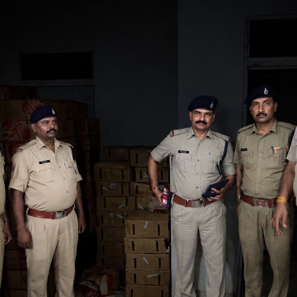 खंडहर मकान से 362 लीटर अवैध शराब जब्त, एक गिरफ्तार:त्योहारों में महंगे दाम पर बेचने की तैयारी; आरोपी पर पहले से 7 मामले दर्ज