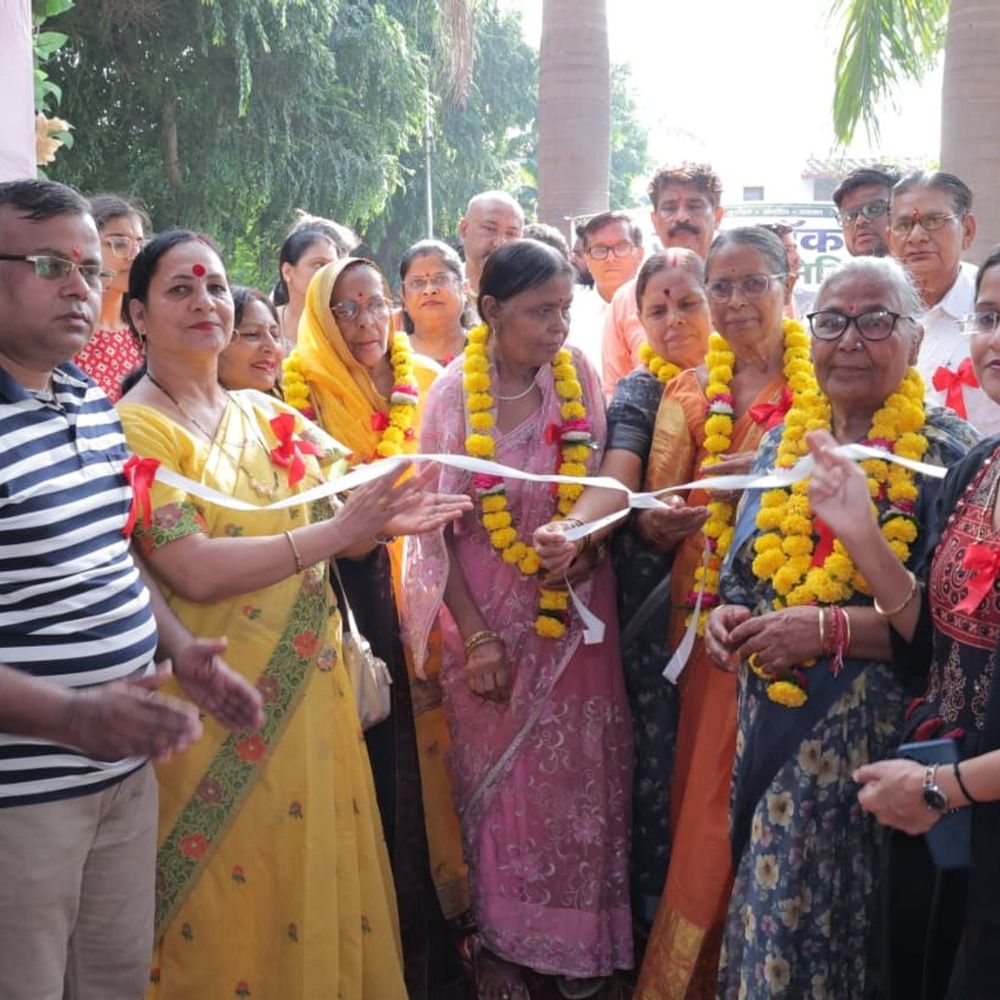 आगरा में 115 लोगों ने किया रक्तदान:कमला नगर जी-ब्लॉक सुधार समिति शिविर, पहली बार जुड़े कई युवा रक्तदाता