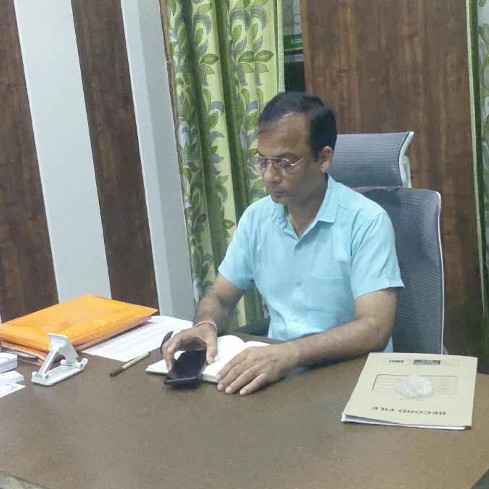 सकलडीहा में 22 पंचायत सहायकों पर धोखाधड़ी का आरोप:नियुक्ति के बाद निजी संस्थानों में कर रहे नौकरी, एडीओ ने की कार्रवाई