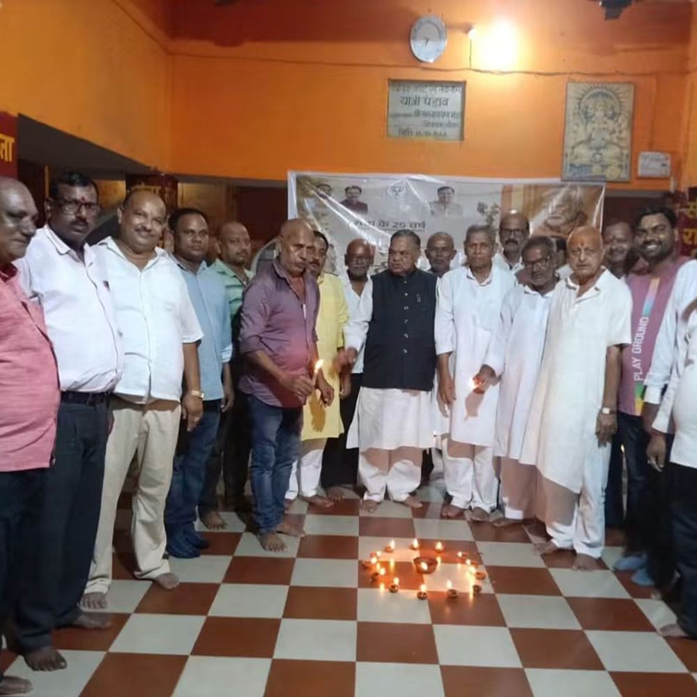 बांका में जला जनसेवा का ‘आशीर्वाद का दीया’:1 लाख से ज्यादा दीपों से जगमगाया, मंदार की तलहटी में 10 हजार से सजा पापहरणी सरोवर