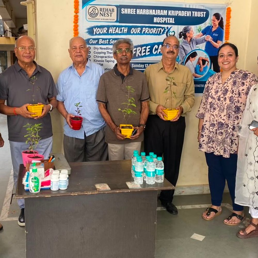 गोमतीनगर में लगा निःशुल्क फिजियोथेरेपी कैंप:विशेषज्ञों ने दीं अपनी सेवाएं; भारी संख्या में लोगों ने उठाया लाभ
