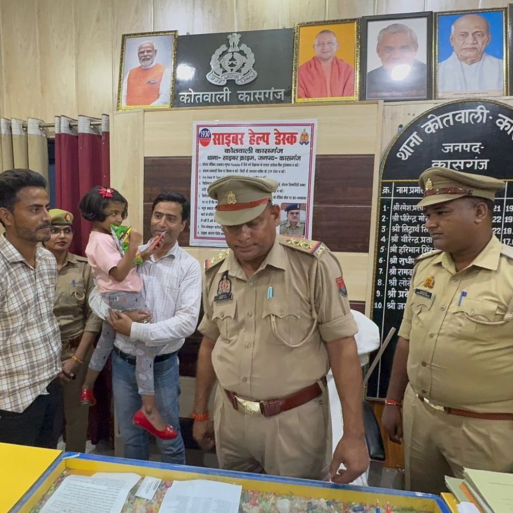 लापता बच्ची को पुलिस ने दो घंटे में बरामद किया:घर से बिना बताए निकली थी 5 साल की बच्ची, परिजनों को सौंपा