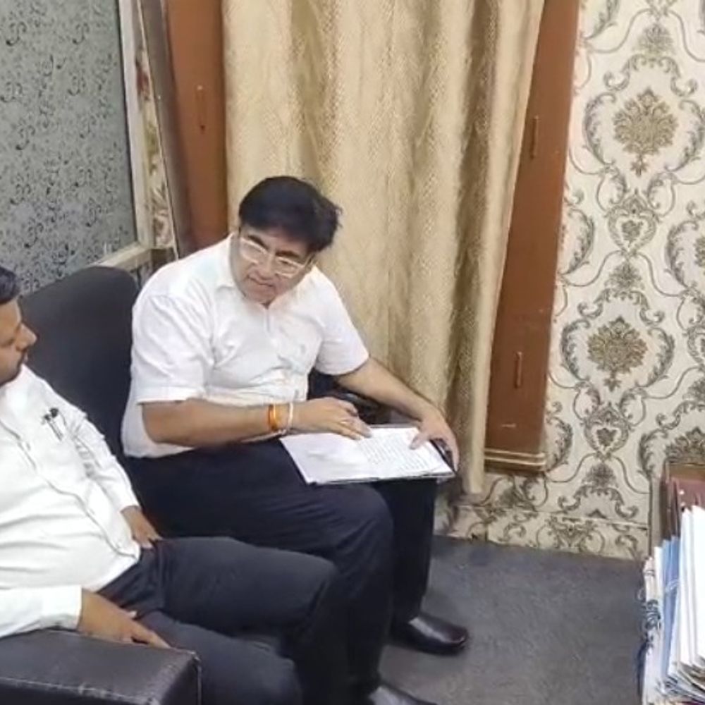 नगर परिषद कार्यालय कुर्क करने पहुंची कोर्ट की टीम:गौशाला मामले में आदेश की पालना नहीं होने पर कार्रवाई, आचार संहिता का हवाला देकर एक दिन टली