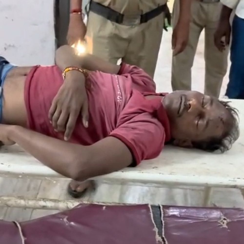 बारिश के पानी से भरी नाली में गिरा युवक:लघुशंका के लिए गया था, डूबने से मौत; रात में पिता ने नाली में देखा