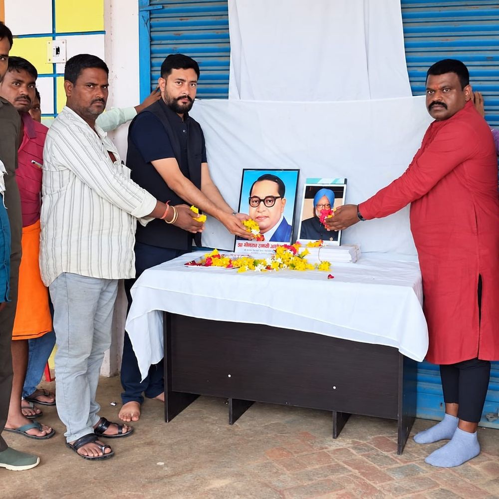 मनमोहन सिंह की जयंती पर कांग्रेस ने दी श्रद्धांजलि:हरदोई में आयोजित हुई श्रद्धांजलि सभा, कांग्रेसियों ने पूर्व पीएम के योगदान को याद किया