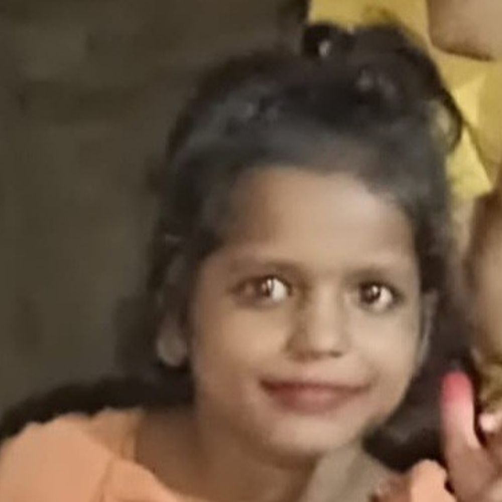 सोते समय करैत सांप ने बच्ची को डंसा:मोहनपुर में अस्पताल ले जाने के दौरान रास्ते में तोड़ा दम
