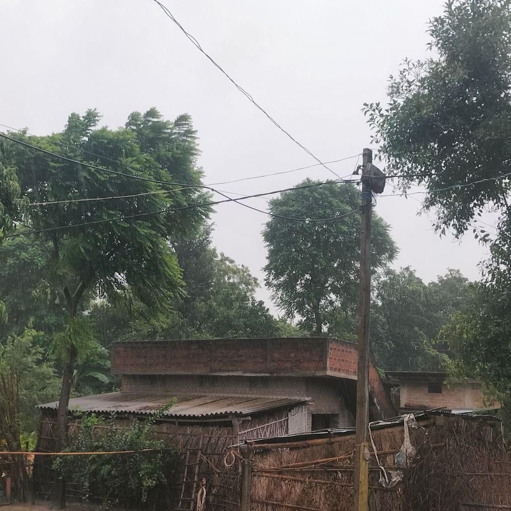 बेगूसराय में दर्जनों गांवों में बिजली ठप:कामकाज और पढ़ाई पर असर, लोगों ने बहाली की मांग की