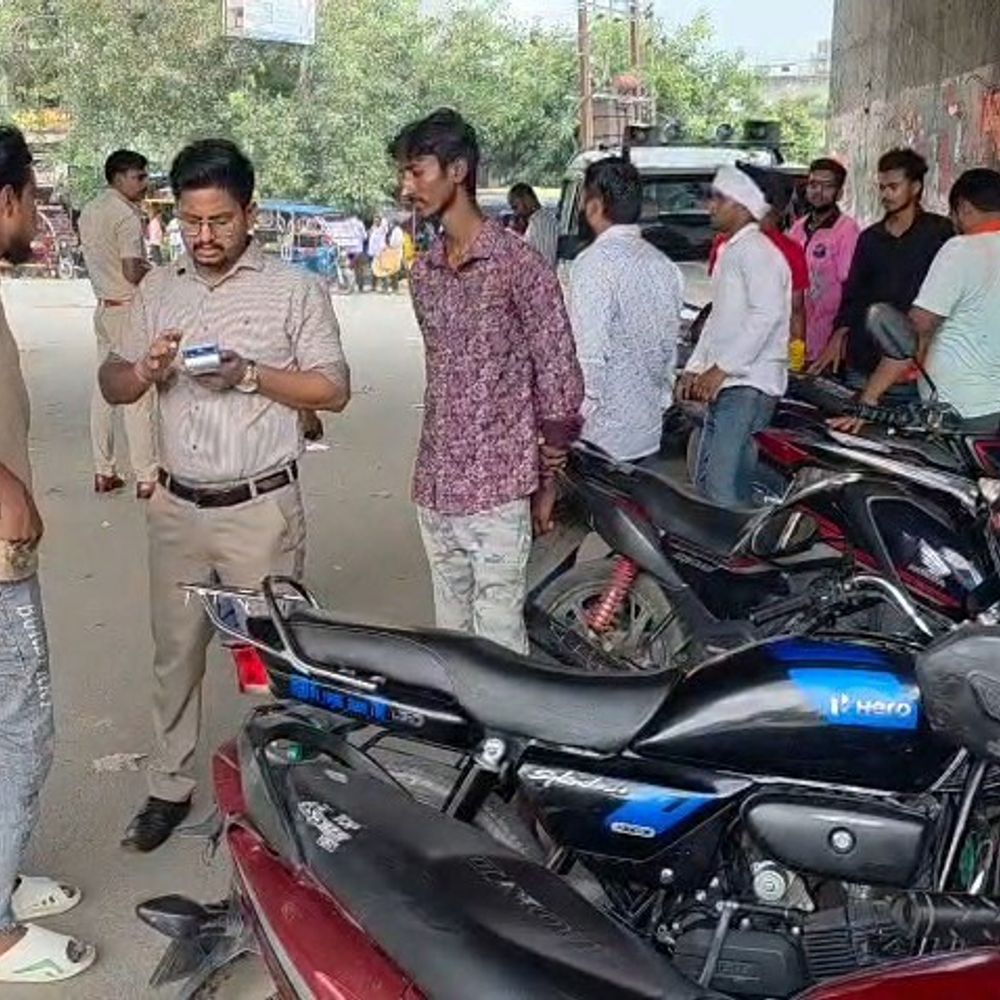 ट्रैफिक रूल्स वायलेशन पर गोपालगंज में 3.75 लाख का फाइन:परिवहन विभाग ने गाड़ी चेकिंग में विशेष जांच अभियान के तहत जुर्माना वसूला