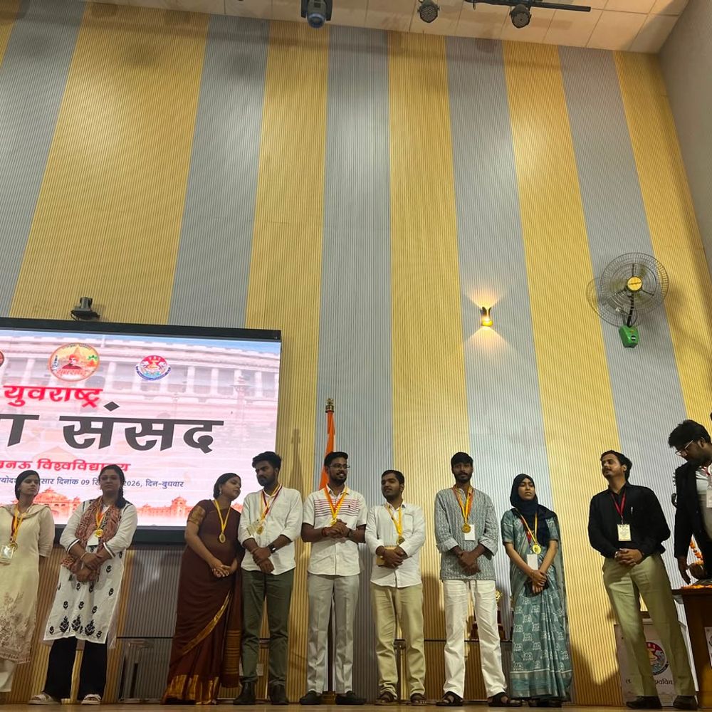लखनऊ विश्वविद्यालय में युवा संसद:छात्रों ने दिखाई नेतृत्व क्षमता; राष्ट्र निर्माण का संकल्प लिया