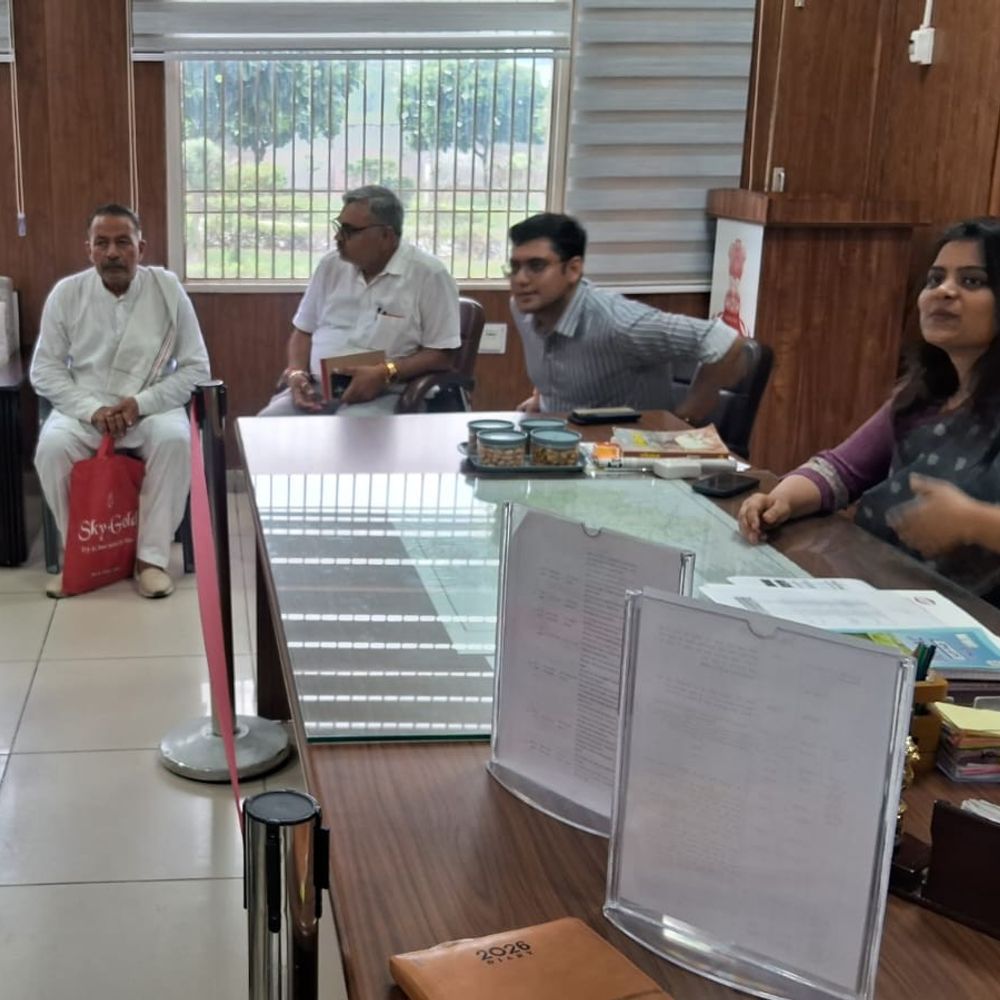 सोनीपत में पावर ग्रिड लाइन पर किसानों से चर्चा:डीसी नेहा सिंह की अध्यक्षता में हुई बैठक, भूमि अधिग्रहण पर आपत्तियां सुनी