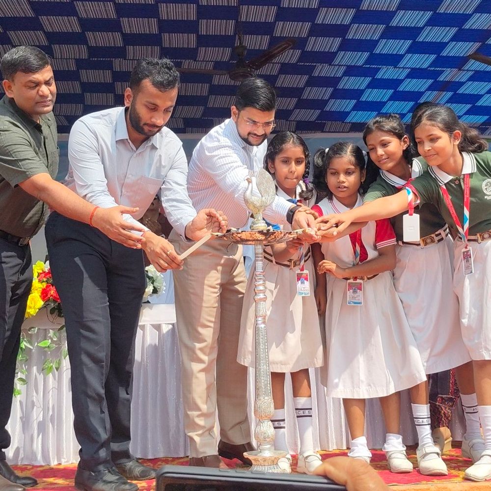 पूर्णिया में जिला स्तरीय विद्यालय खेल प्रतियोगिता शुरू:डीएम अंशुल कुमार ने किया उद्घाटन, खेल भावना पर जोर; ​राष्ट्रीय और ओलंपिक स्तर के लिए प्रतिभा खोज