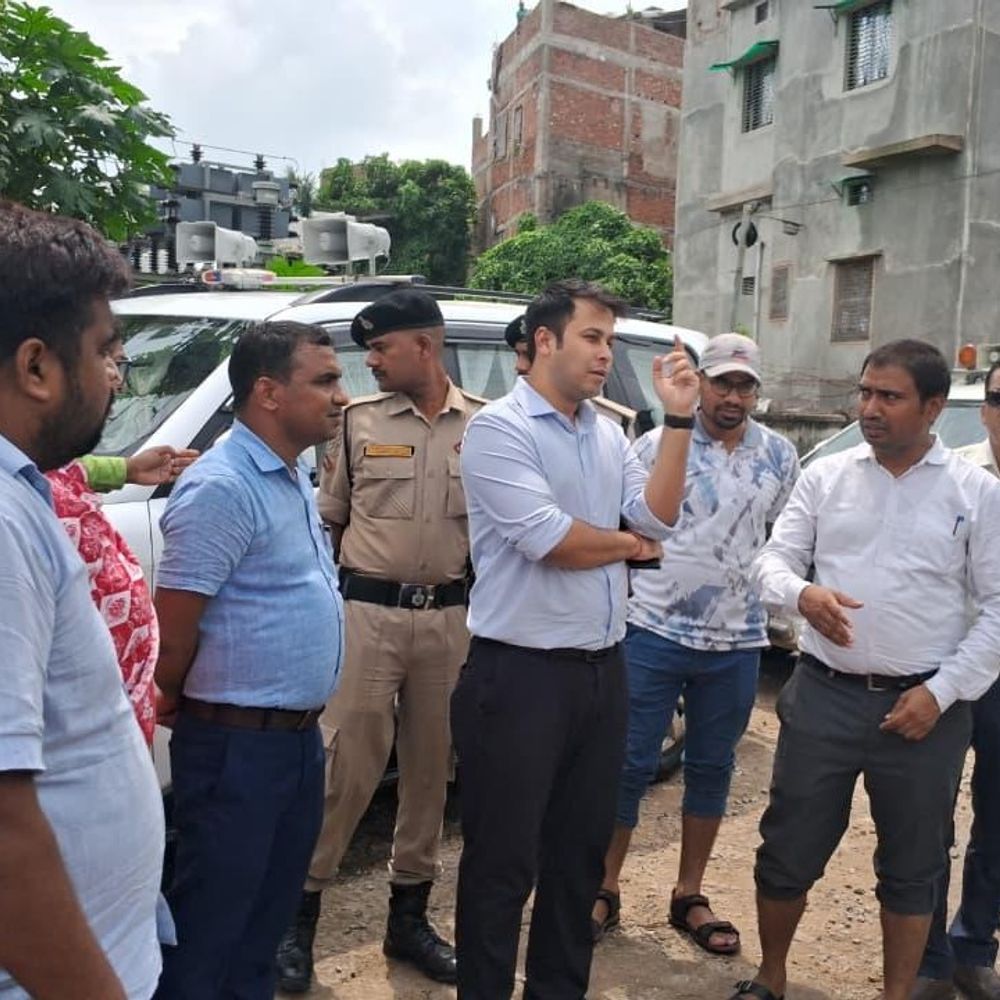कैमूर में फ्लड कंट्रोल की रिव्यु, प्रशासन अलर्ट पर:24 घंटे मॉनिटरिंग के निर्देश, SDRF तैनात; 10 हजार बालू बोरियां तैयार