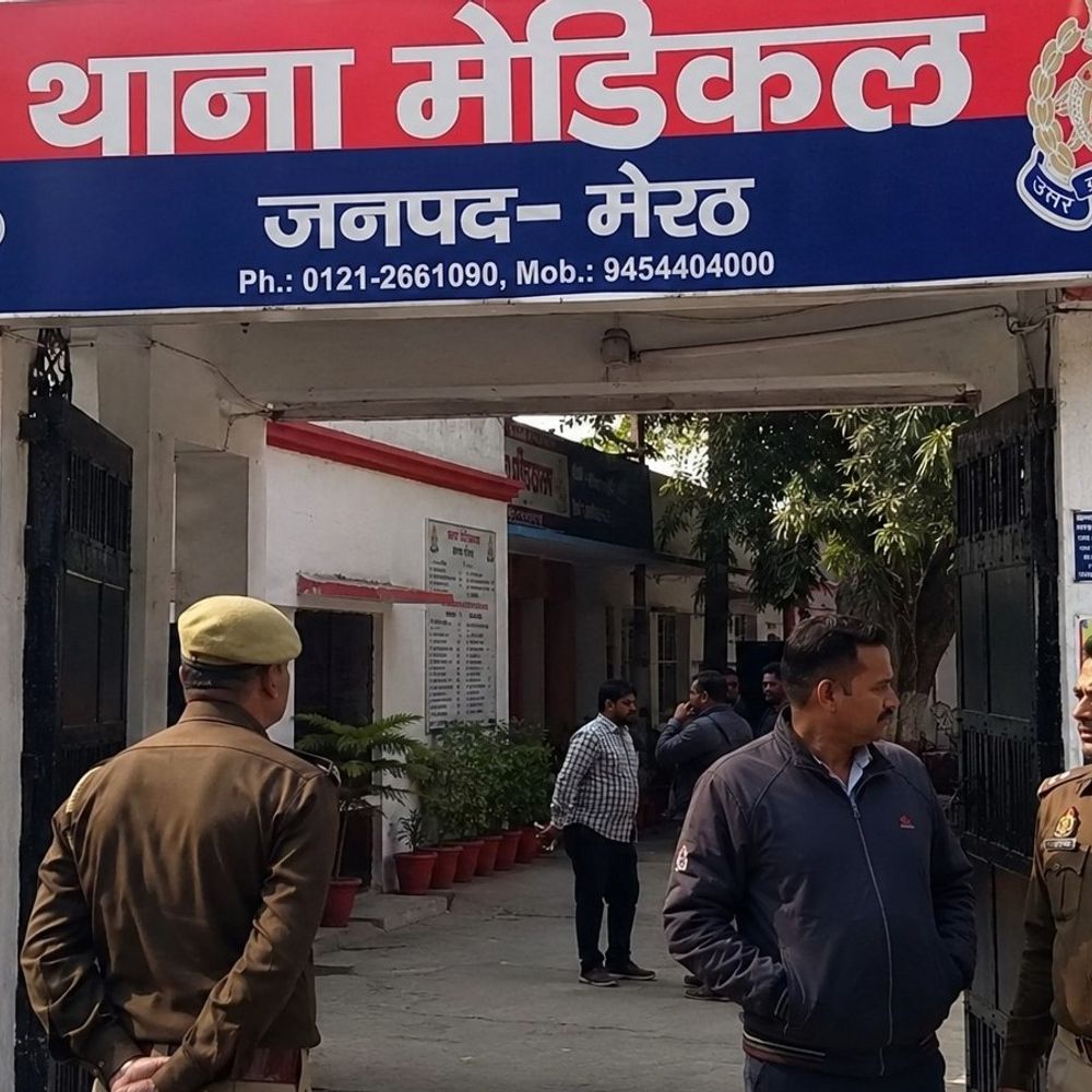 मेरठ में अज्ञात वाहन ने युवक को रौंदा:बच्चों को ट्यूशन छोड़कर लौट रहा था, रिंग रोड पर हुआ हादसा