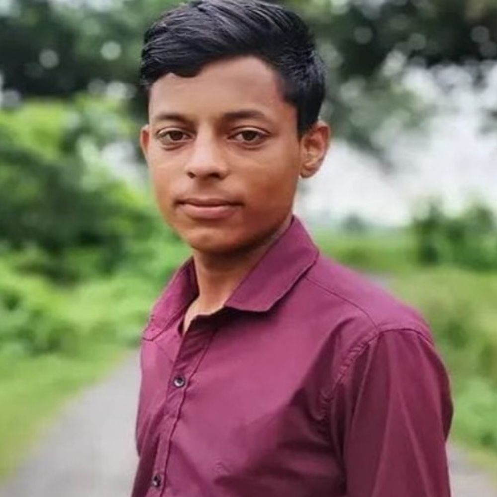 पिता के सामने हाईटेंशन लाइन से चिपका बेटा, मौत:12वीं कक्षा में पढ़ता था, मिक्सर मशीन पर चढ़ते ही हुआ हादसा