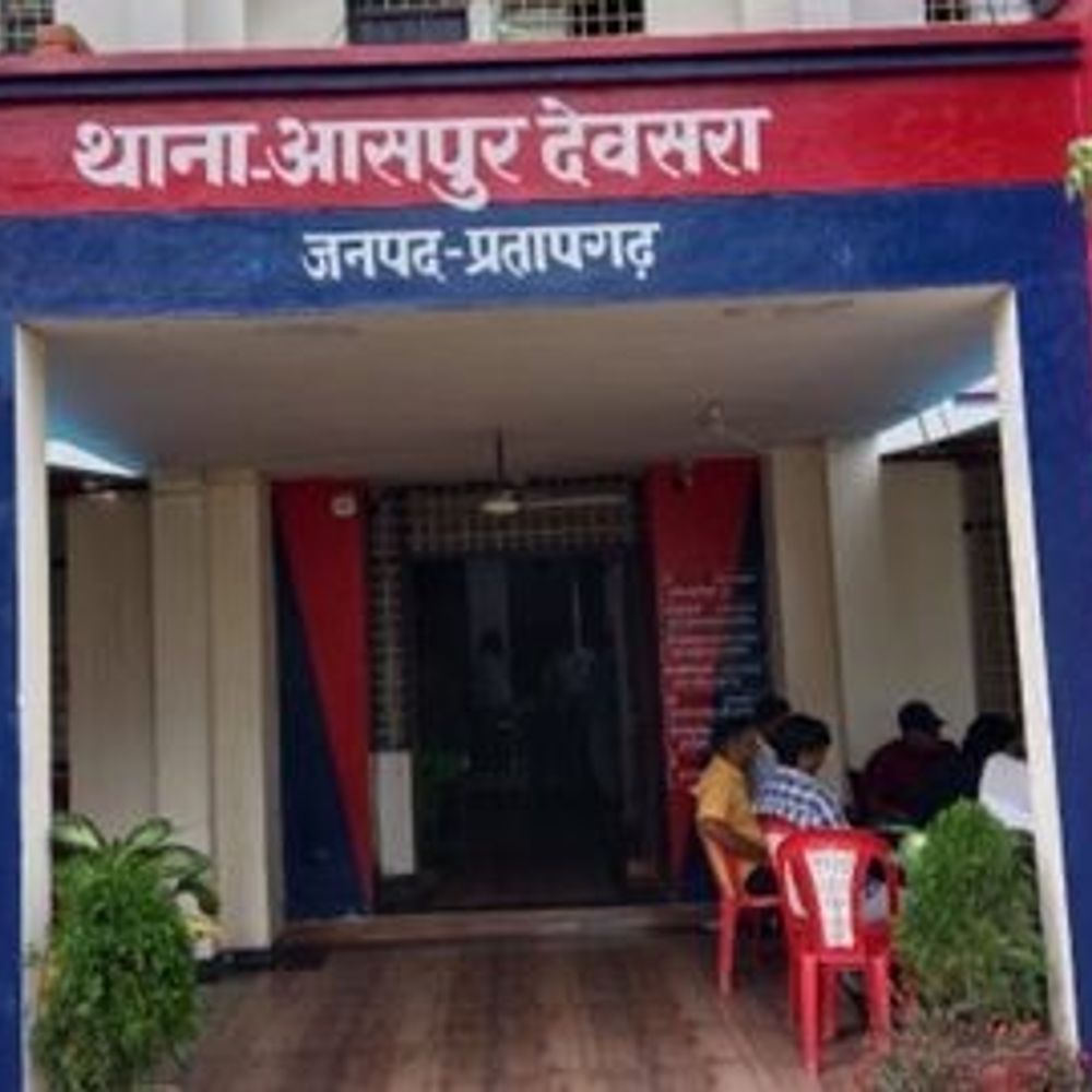 घर में घुसकर विवाहिता से दुष्कर्म का आरोप:प्रतापगढ़ में कपड़ा सिल रही महिला से मारपीट, धमकी देकर भागा आरोपी