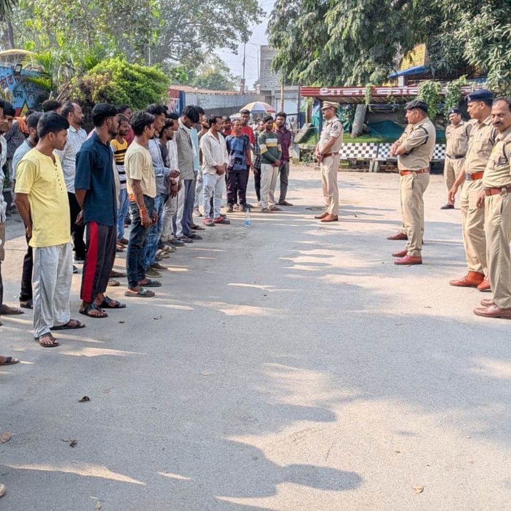 कोरबा पुलिस ने 64 बदमाशों को बुलाकर दी सख्त चेतावनी:सुधर जाओ नहीं तो सुधार दिए जाओगे; 105 पर कार्रवाई, 50 को भेजा जेल