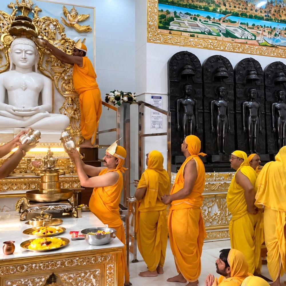 आगरा में दशलक्षण महापर्व का शुभारंभ:क्रोध-अहंकार पर विजय का दिया संदेश, भजन प्रतियोगिता में झूमे श्रद्धालु