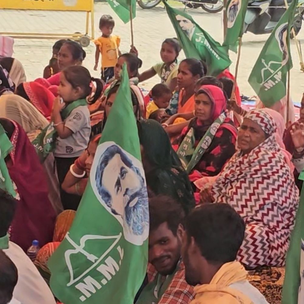 JMM ने MMDR संशोधन बिल के खिलाफ दिया धरना:सभी प्रखंड कार्यालयों पर विरोध, केंद्र सरकार पर झारखंड को कमजोर करने का आरोप