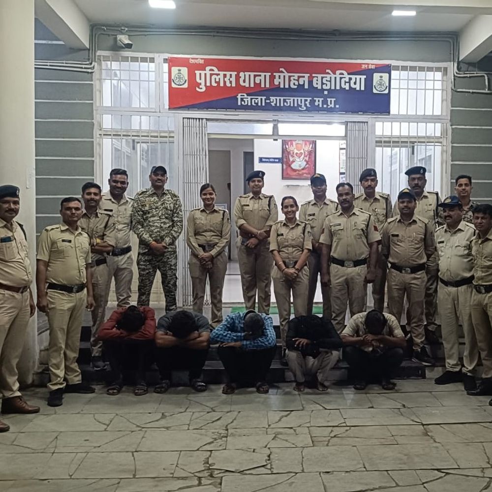 पुलिस ने 16 वारंटियों को पकड़ा:कांबिंग गश्त में हुई गिरफ्तारी, कोर्ट में पेश किया
