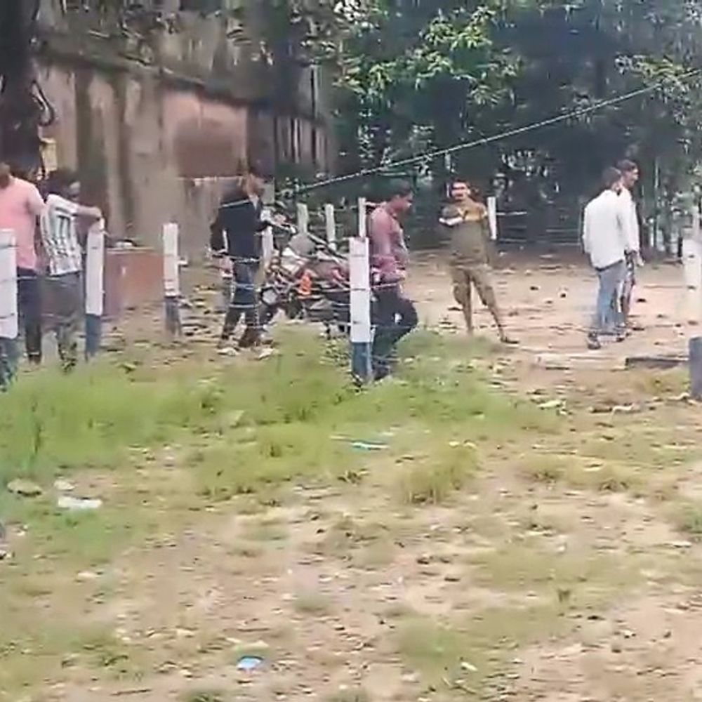 अररिया में आकाशीय बिजली गिरने से 1 की मौत:खेत में चारा लेने गए थे, अचानक बिगड़ा मौसम; परिजनों ने मांगा मुआवजा
