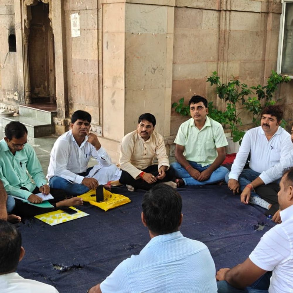नवदुर्गा मंदिर पर शिक्षकों ने नोएडा अधिवेशन की रणनीति बनाई:पुरानी पेंशन बहाली के लिए 27 सितंबर को नोएडा चलने का किया आह्वान