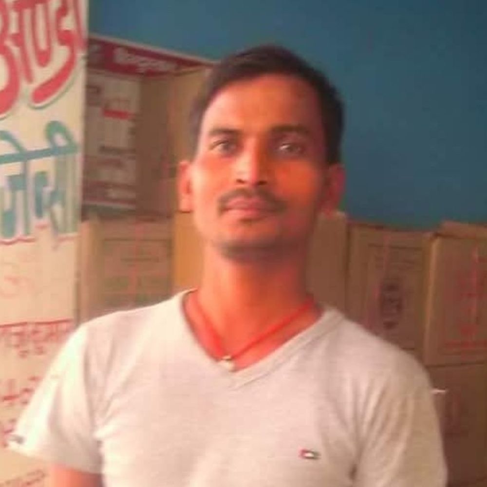 पुणे में डीजे-सेटिंग के दौरान बेतिया के ऑपरेटर की मौत:भारी बक्से के नीचे दबने से गई जान, पत्नी रो-रोकर हो रही बेहोश