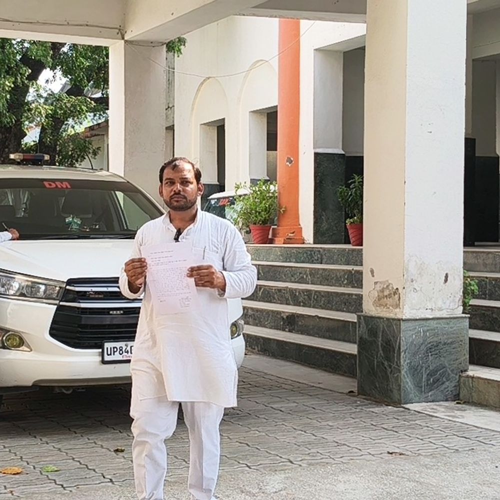 जमीनी मामले भाजपा नेता ने डीएम से लगाई गुहार:गैरमौजूदगी में खेत में चकरोड बनवाने का आरोप, जांच और कार्रवाई की मांग