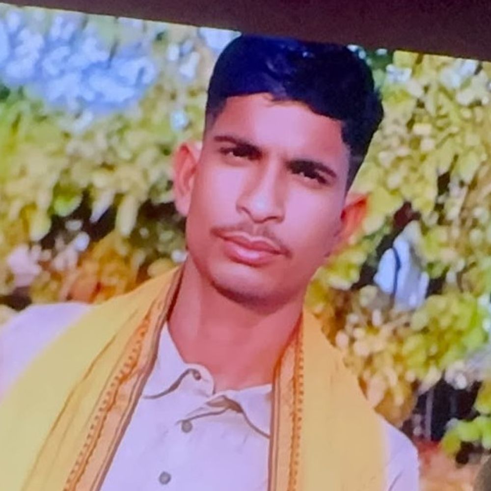 नवादा में वाहन ने बाइक सवार को रौंदा, मौत:चचेरा भाई गंभीर रूप से घायल; काम से लौट रहे थे, तीज पर्व की तैयारी कर रही थी पत्नी