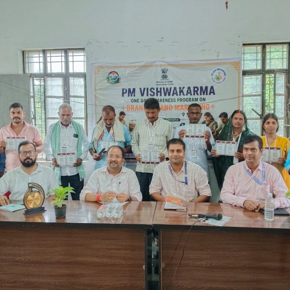 सीवान में PM विश्वकर्मा लाभार्थियों को मार्केटिंग-ब्रांडिंग की जानकारी:प्रोडक्ट्स की बिक्री बढ़ाने और ब्रांड बनाने के तरीके बताए गए