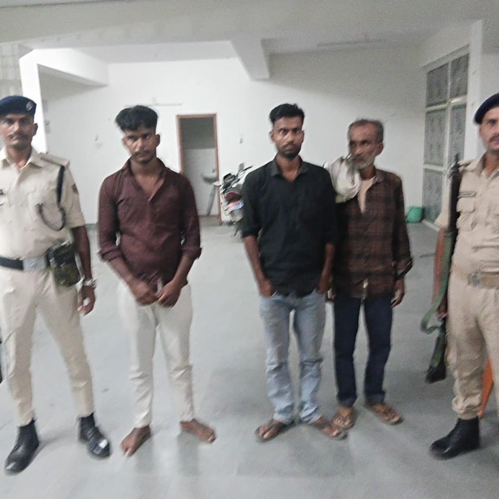 हत्या के प्रयास मामले में तीन अभियुक्त गिरफ्तार:आईआईटी अमहारा थाना पुलिस ने की कार्रवाई, अन्य आरोपियों की तलाश जारी