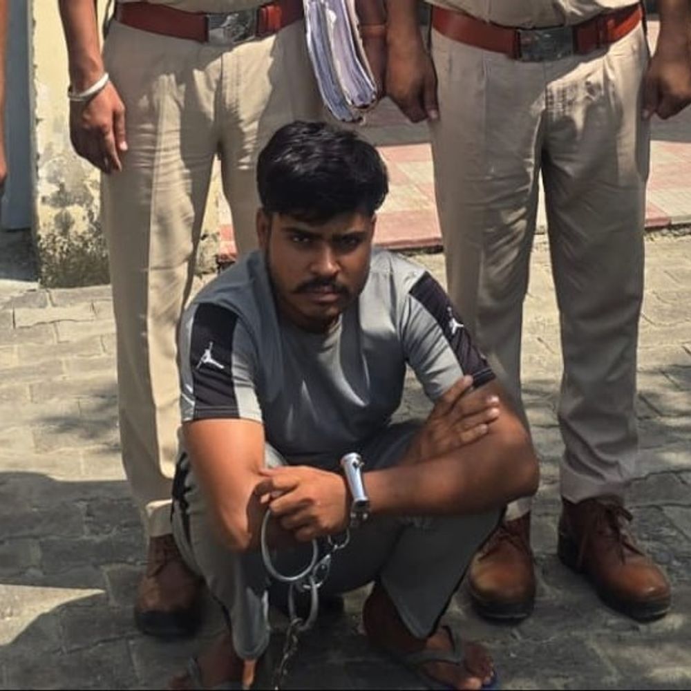 पलवल पुलिस ने पकड़ा 5 हजार का इनामी बदमाश:परिवार को बंधक बनाकर डाली थी डकैती, चार महीने से चल रहा फरार
