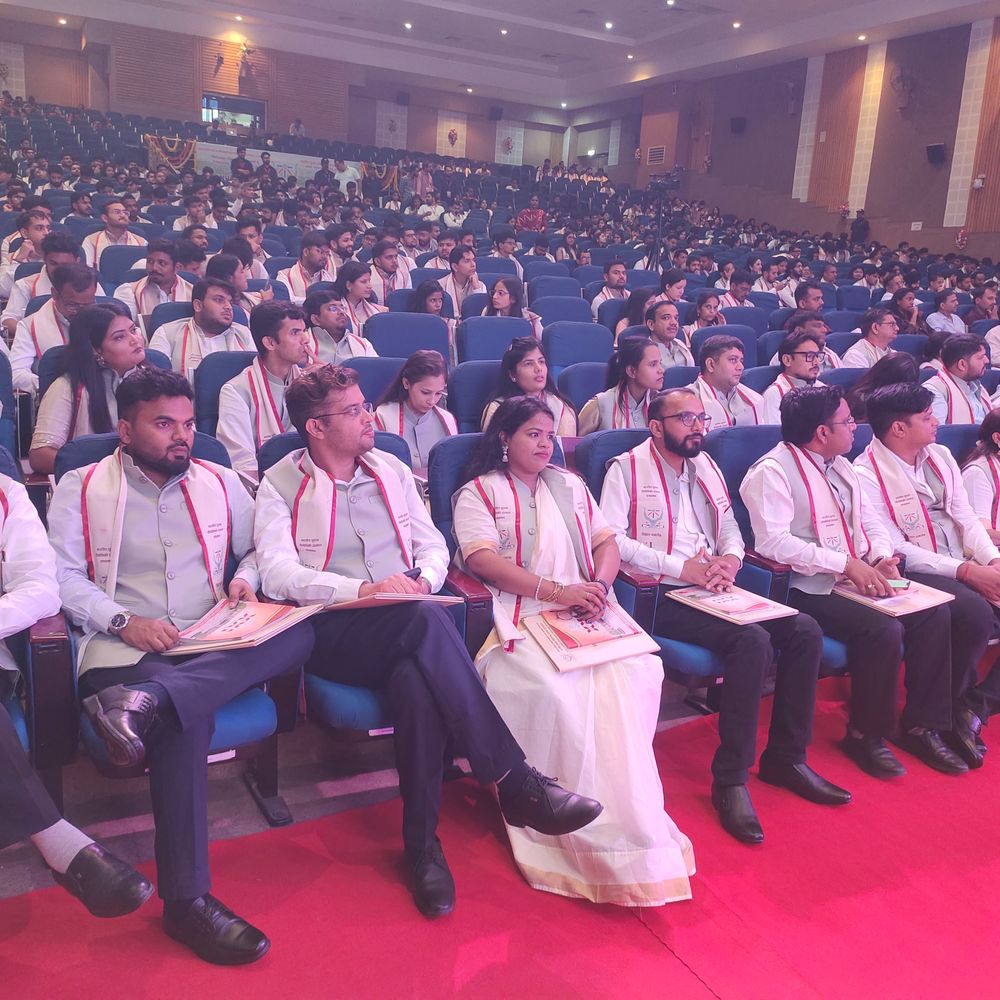IIIT इलाहाबाद में 21वां दीक्षांत समारोह, 728-छात्रों को मिली डिग्री:22 मेडल भी दिए गए, प्रो. नाटू ने AI के अच्छे-बुरे पहलू बताए
