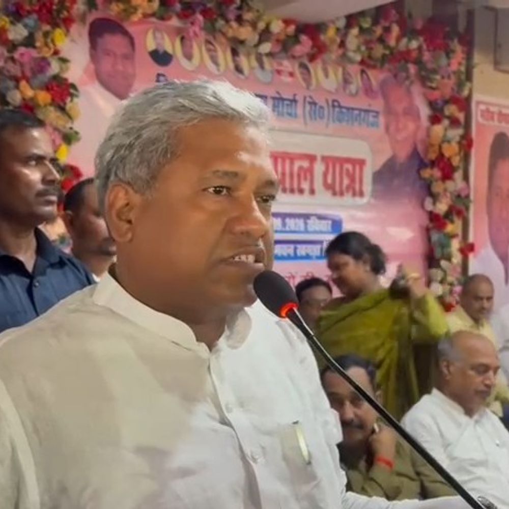 मंत्री संतोष सुमन ने सुनीं गरीबों की समस्याएं:किशनगंज में हम पार्टी ने किया गरीब चौपाल यात्रा का आयोजन, कहा- कानून-व्यवस्था पर मुख्यमंत्री पूरी तरह सक्षम हैं