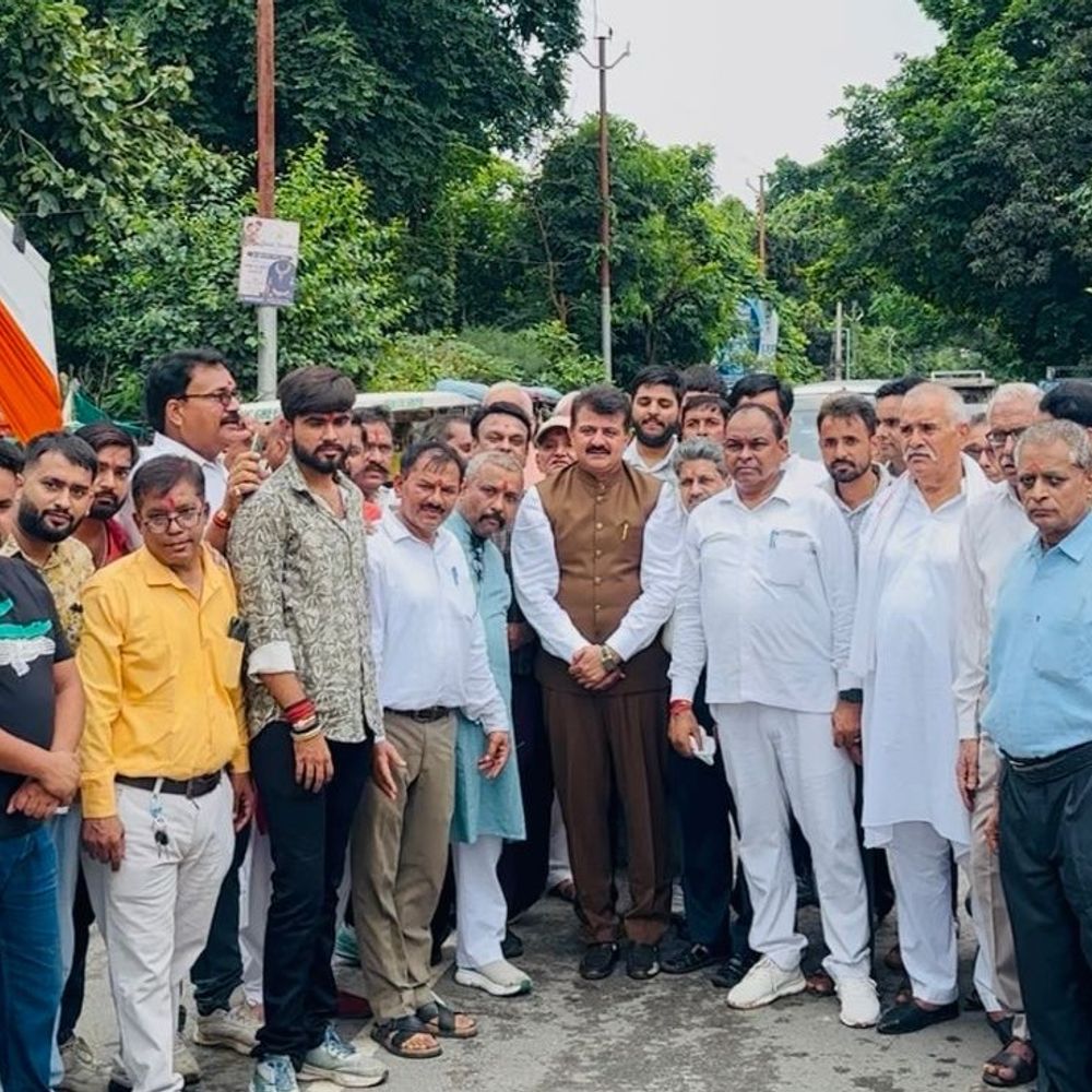 भाजपा नेता ने गुरु जाम्बेश्वर स्मृति द्वार बनवाया:मोहम्मदपुर देवमल में खेल मैदान और स्मार्ट लाइब्रेरी बनाने की घोषणा की