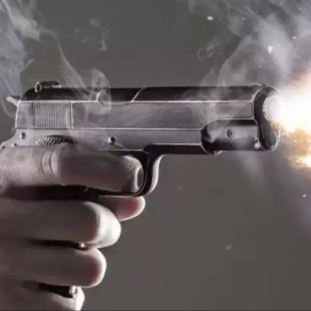 आगरा में होटल के बाहर चलीं गोलियां:पिस्टल से ताबड़तोड़ फायरिंग कर भागे आरोपी, पुलिस जांच में जुटी