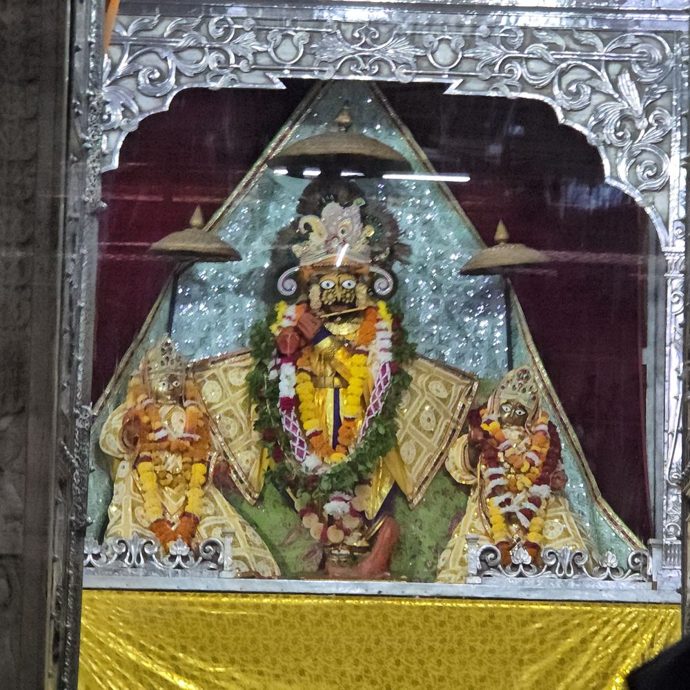 करौली के मदन मोहन मंदिर में कृष्ण जन्मोत्सव:रात 12 बजे होगा जन्मोत्सव, चौधरी परिवार अर्पित करेगा पोशाक