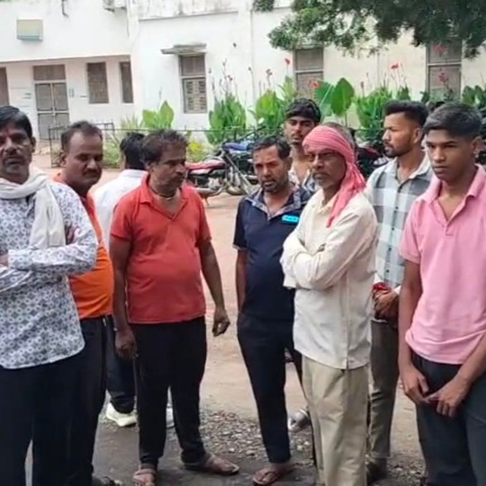 नीचम में ऑटो चालक फंदे से लटका मिला:ग्वालटोली में मिला शव; देर रात लौटा था अपने घर