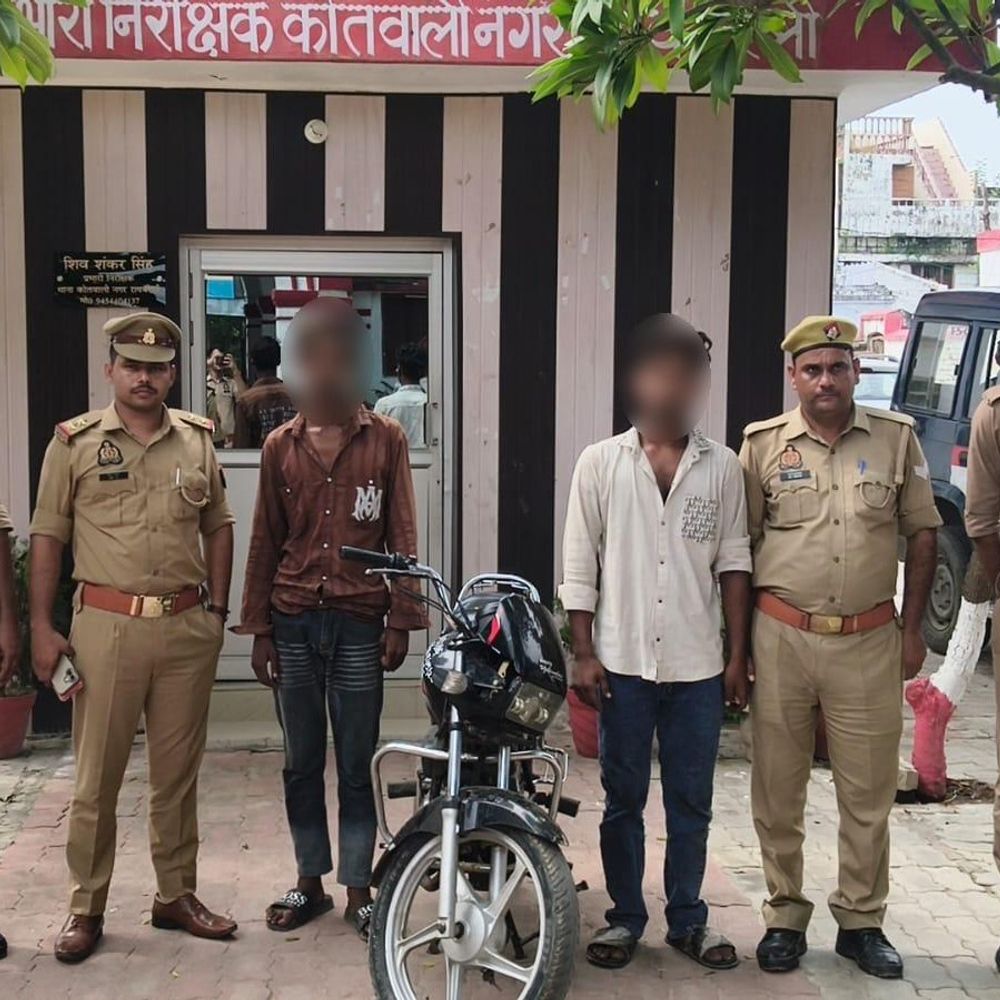 चोरी की मोटरसाइकिल के साथ दो लोग गिरफ्तार:रायबरेली में पुलिस ने आरोपियों से चोरी की बाइक बरामद कर जेल भेजा