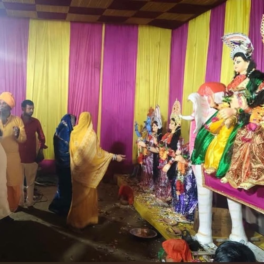 शिवदाहा में इंद्र पूजा का आयोजन:14 साल से हो रहा आयोजन, जुटी श्रद्धालुओं की भीड़