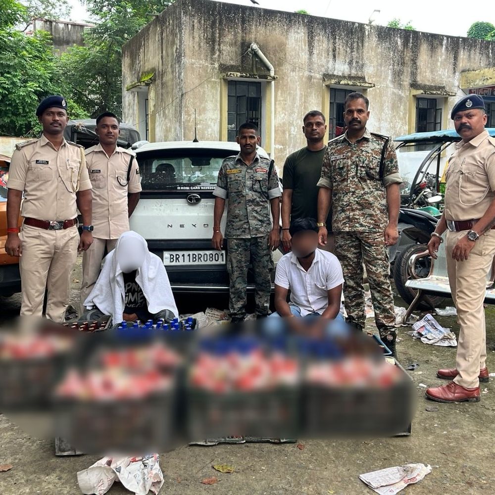 किशनगंज में 172 लीटर विदेशी शराब पकड़ी:टाटा नेक्सन कार से बंगाल से पूर्णिया ले जा रहे दो तस्कर गिरफ्तार