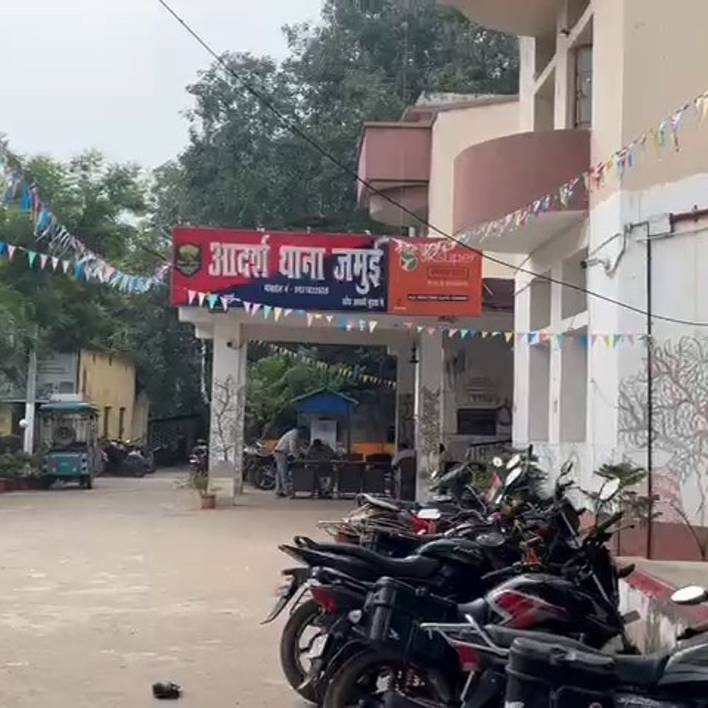 हेलमेट पहनकर 100 जवानों के साथ घाट पर पहुंचे SP:जमुई में अवैध बालू के खिलाफ एक्शन; 9 ट्रैक्टर-7 बाइक जब्त,8 तस्कर अरेस्ट