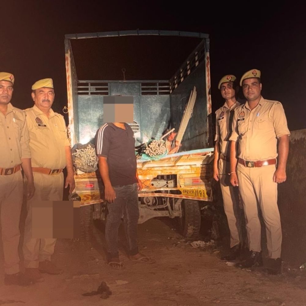 बदायूं में ग्रामीणों ने पकड़ा चोर:पुलिस ने अफसरों को बताया अपना गुडवर्क