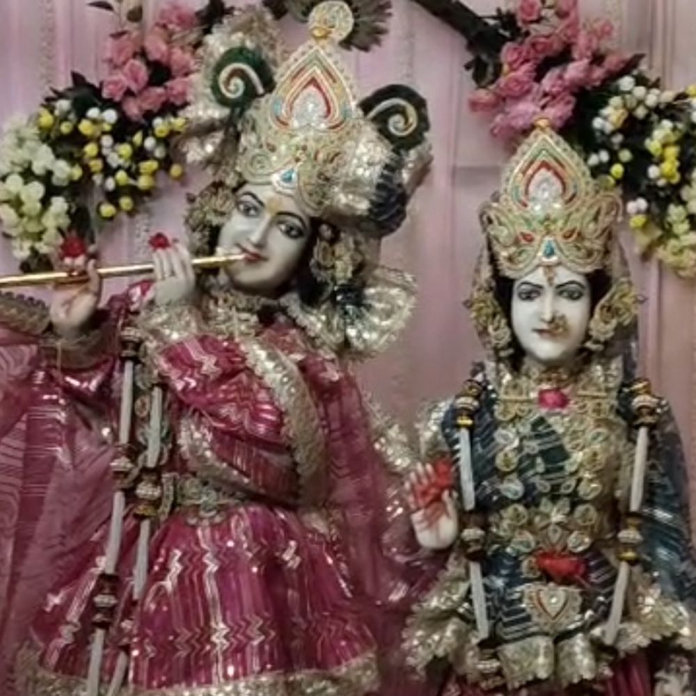 सोनभद्र में राधा-कृष्ण मंदिर में 55वें साल भी जन्माष्टमी मेला:झारखंड-छत्तीसगढ़ से आएंगे श्रद्धालु, फूलों से सजी मनोहारी झांकी