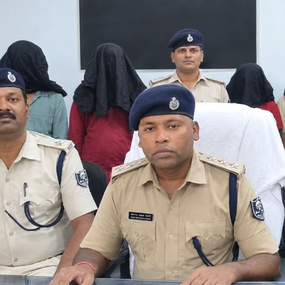 सीवान में दो घरों में चोरी का खुलासा, चार गिरफ्तार:चोरी के गहने गलाकर बनवा दिए 10 जिउतिया, पैसे से खरीदी अपाची भी बरामद