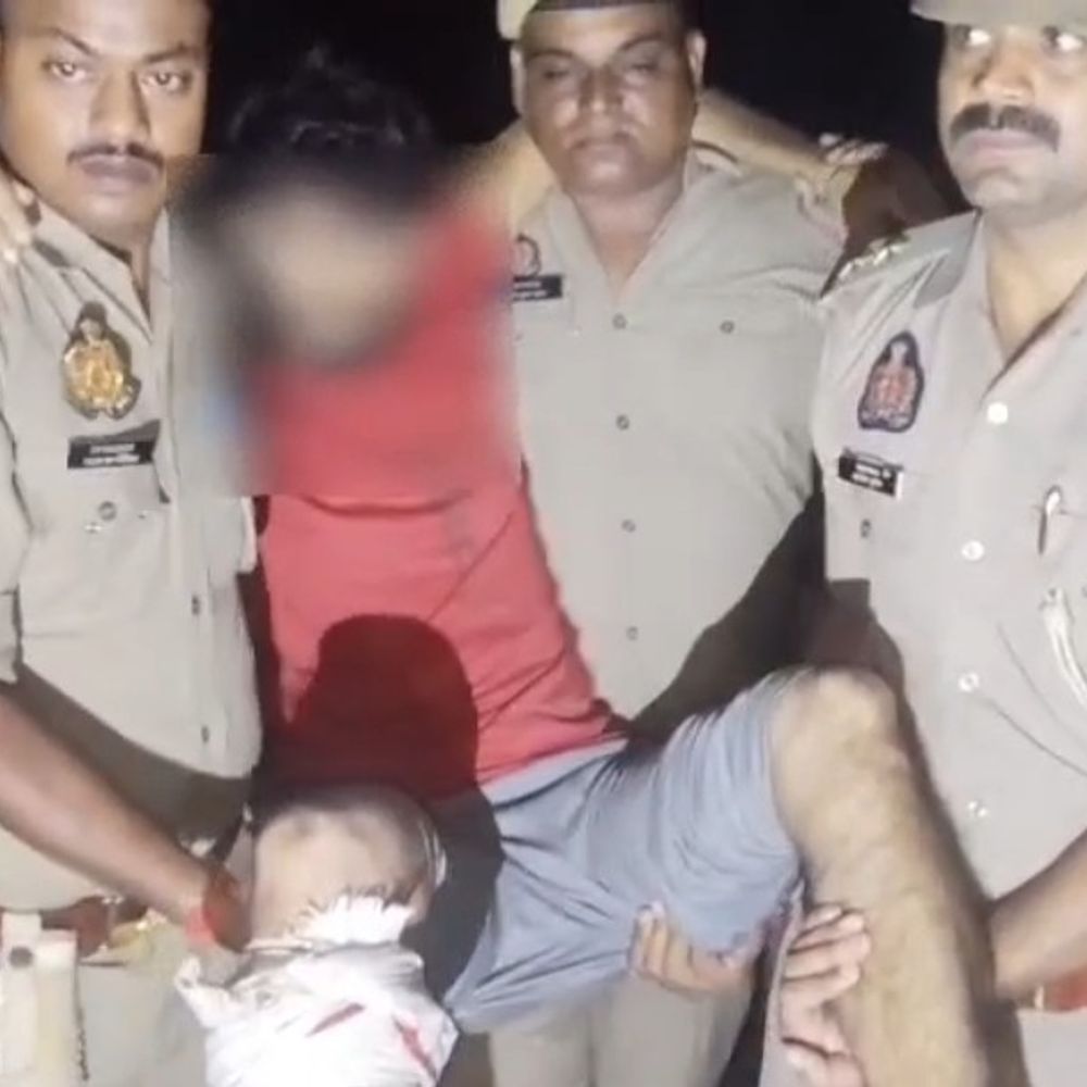 फतेहपुर में पुलिस मुठभेड़ में दो इनामी हिस्ट्रीशीटर घायल:1 लाख के इनामी रियाज के पैर में लगी गोली, 3 साथी भी गिरफ्तार; सामान बरामद