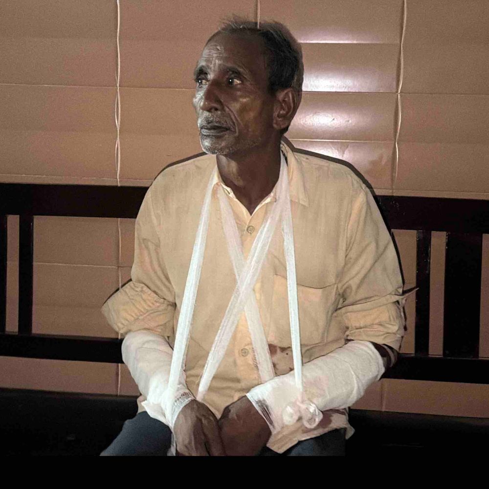 बच्चों के विवाद में बुजुर्ग से मारपीट, दोनों हाथ टूटे:मथुरापुर कला में लाठी-डंडों से पीटा, पुलिस मेडिकल रिपोर्ट पर कार्रवाई होगी